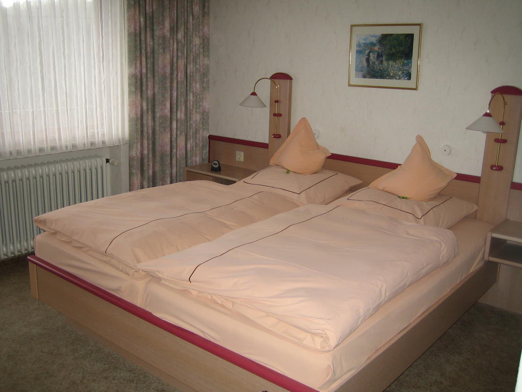 Landhotel Weinhaus Treis Weinähr Chambre photo