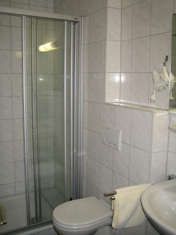 Landhotel Weinhaus Treis Weinähr Chambre photo