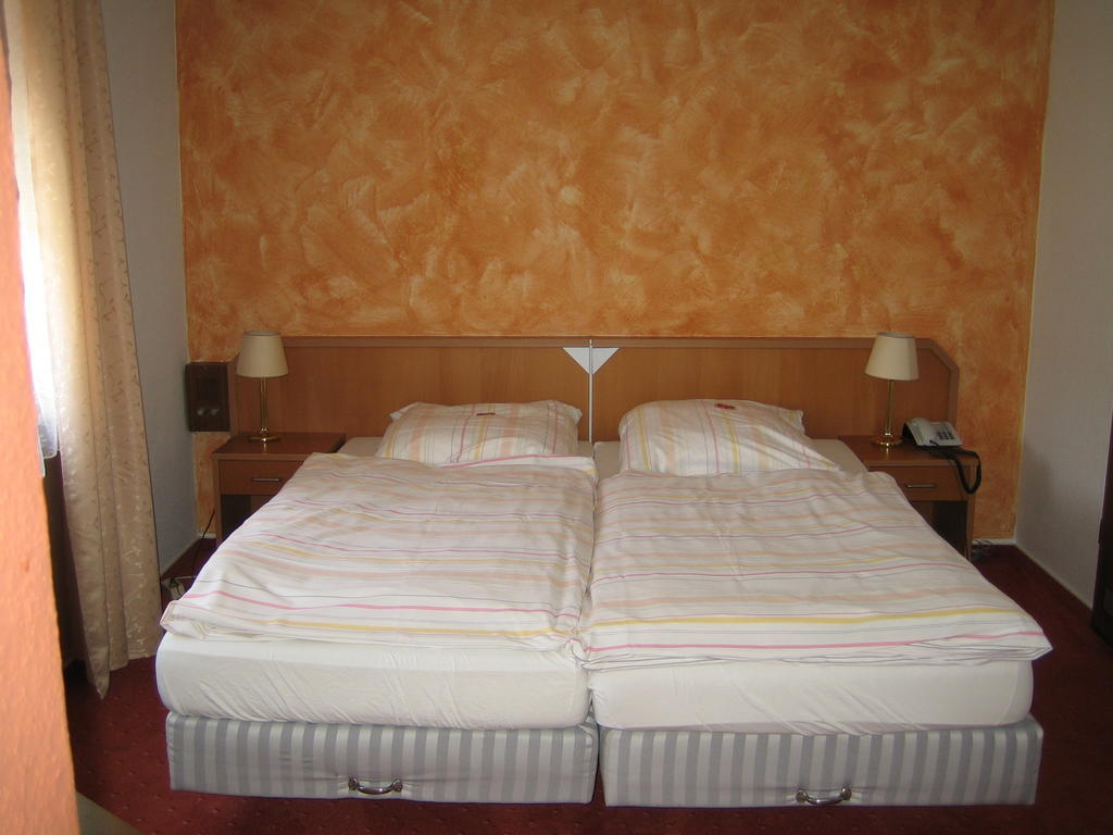 Landhotel Weinhaus Treis Weinähr Chambre photo